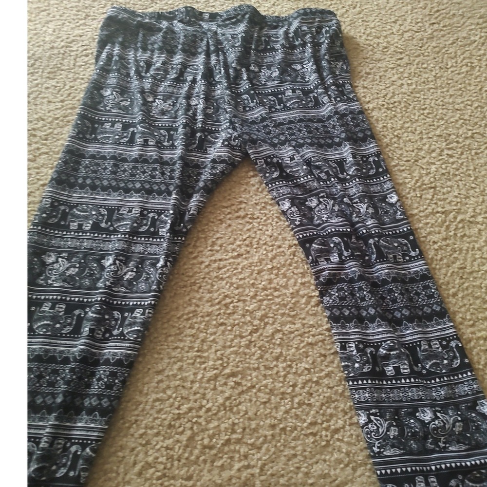 Bobbie Brooks Womens XL Black White Elephant Paisley Print Stretch Leggings Boho
